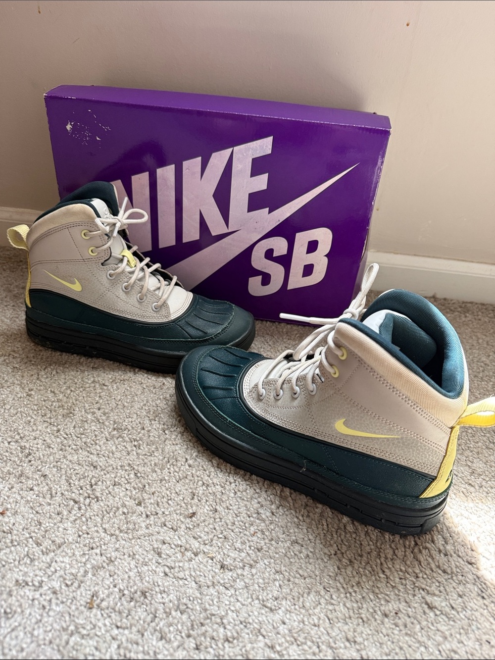 Nike Kids High-Top Sneakers in Cream, Dark Green & Yellow